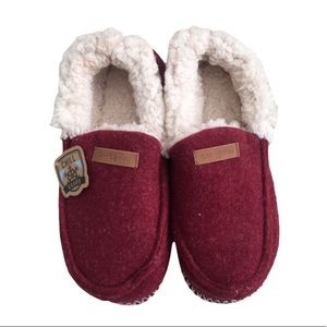 NWT Chill Guard Faux Fur House Shoes. Size 9-10